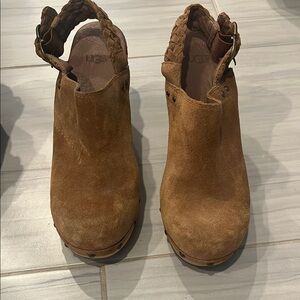 UGG Tan Suede Mules with Slip-On Design and Rounded Toe